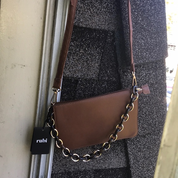 IN Chain Cross Body Bag - Picture 5 of 6